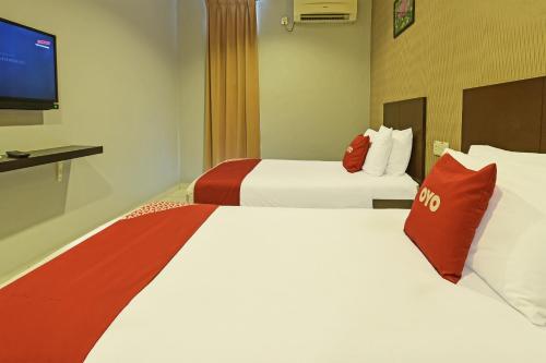 Postel nebo postele na pokoji v ubytování Hotel O M Three Hotel