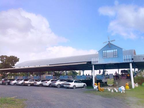 Fotografie z fotogalerie ubytování Capital O 75412 V Resort v destinaci Nakhon Nayok