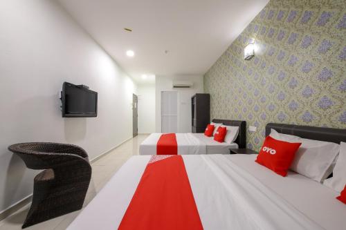 Postel nebo postele na pokoji v ubytování OYO 89497 Dream Nur Hotel