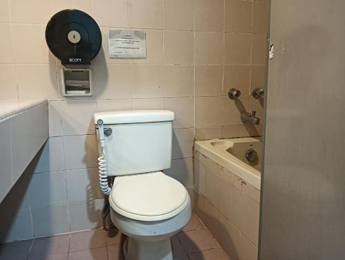 Un baño de Hotel O Wawasan Inn