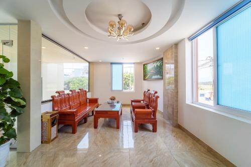 a dining room with a table and chairs at Capital O 215 An Duc Hotel Da Nang in Danang