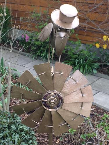 a hat on top of a flower in a garden at Pension Hönel-Hof Bad Schandau in Bad Schandau