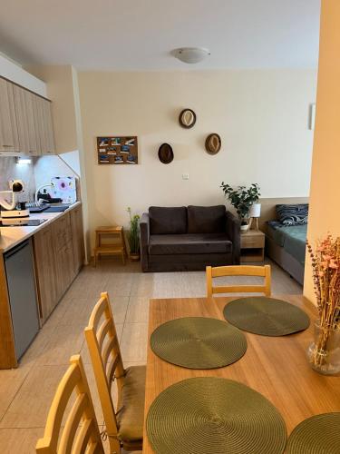 Good Mood Studio in Green Life First Line