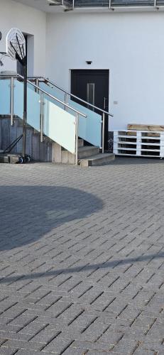 a building with a basketball hoop in a courtyard at Moderne Unterkunft mit orientalischem Flair und Top-Lage näher Bonn in Meckenheim