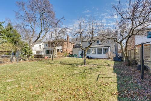 Κήπος έξω από το Walk to Detroit Zoo Home with Sunroom and Patio!