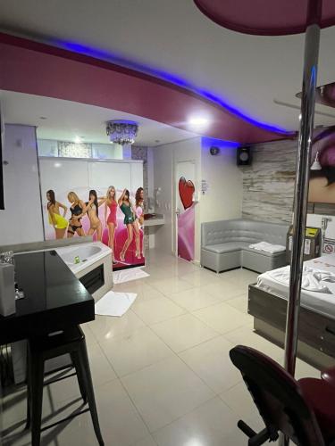 a room with a barbie room with a barbie suite at Motel Drive in T - Prolongamento da Avenida Getúlio Vargas fácil acesso ao Shopping Pátio Chapecó in Chapecó