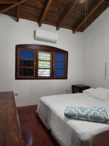 a bedroom with two beds and a window at Casa Legranite Bay in Trujillo
