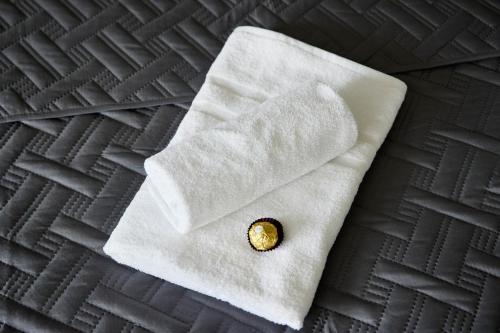 a white towel with a cookie on top of it at Apartment bei Nürburgring, Parking, Homeoffice in Blankenheim