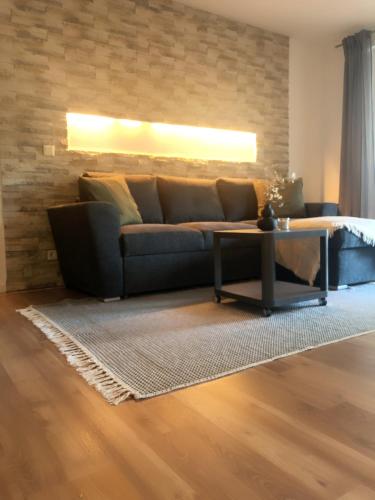 a living room with a couch and a table at Fewo Brunnen10 - Langscheid - Sorpesee in Sundern