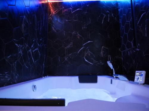 Galeriebild der Unterkunft Love Room - Luxe et Romance in Bourg-en-Bresse