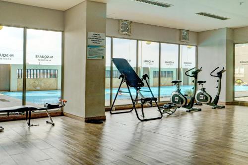 Pusat kecergasan dan/atau kemudahan kecergasan di OYO Life 92548 M-square Apartment By Lins Pro