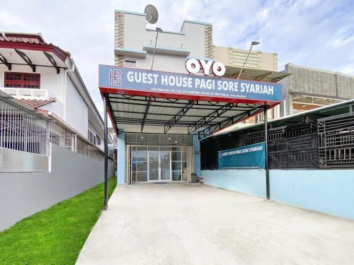Фотография из галереи Hotel O Guesthouse Pagi Sore Syariah в Паданге