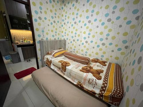 Кровать или кровати в номере OYO 94087 Apartemen 19 Avenue By Rh