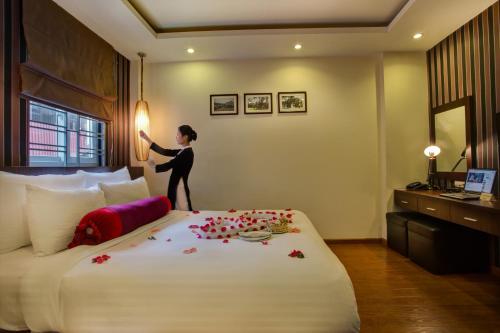 Gallery image of Golden Art Hotel in Hanoi