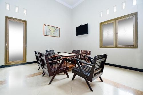 Gallery image of Super OYO 2436 Hotel Kencana in Tegal