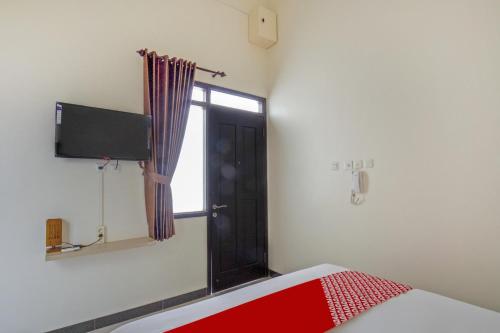 Телевизор и/или развлекательный центр в Hotel O Irma's Residence