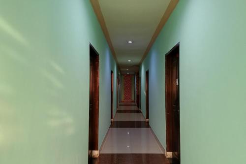 Fotografie z fotogalerie ubytování OYO 93953 Kost Tamara Near Kantor Desa Sengka v destinaci Birimbalang