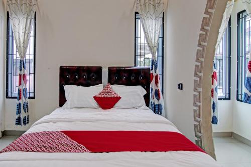 Postel nebo postele na pokoji v ubytování OYO 92211 Timur Raya Homestay Syariah