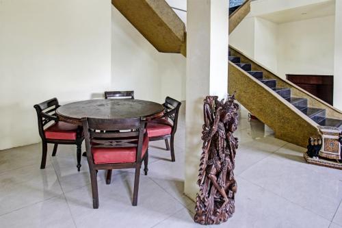 Posezení v ubytování Hotel O Ayu Bypass MansionNearBundaran Gerung