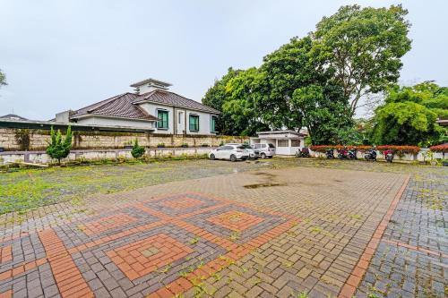 a brick parking lot in front of a house at Collection O 92277 Setra Priangan Guest House in Bandung