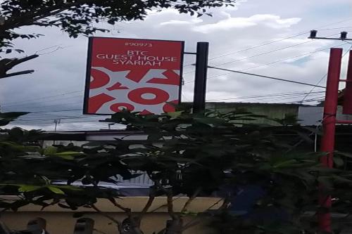 Gallery image of Hotel O Btc Guest House Syariah in Malang