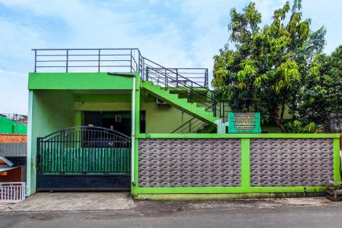 Балкон или терраса в Hotel O Cahyo Kost 1
