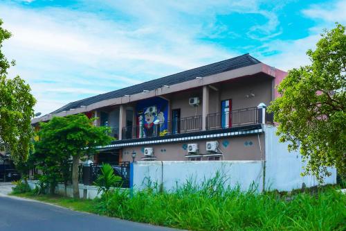 Φωτογραφία από το άλμπουμ του Hotel O Wisma Melyro Syariah Near Yamaha - Thamrin Brothers Cabang Muara Dua σε Muaradua