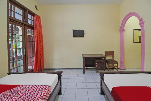 Кровать или кровати в номере OYO 1984 Hotel Istana Family Syariah
