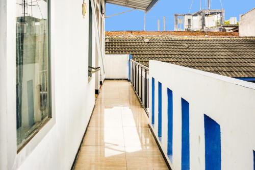 a balcony with a view of a building at OYO 91926 Serayu Sumbersari Homestay in Jenggrik