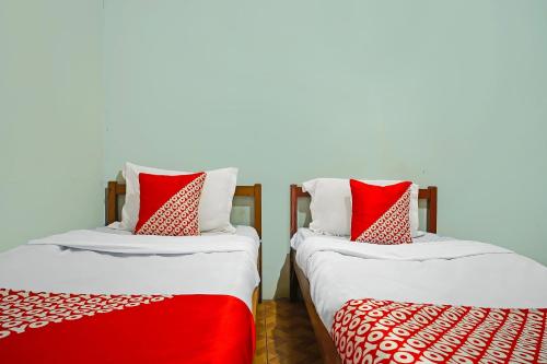 Katil atau katil-katil dalam bilik di Hotel O Sidikalang Near KEJAKSAAN NEGERI DAIRI