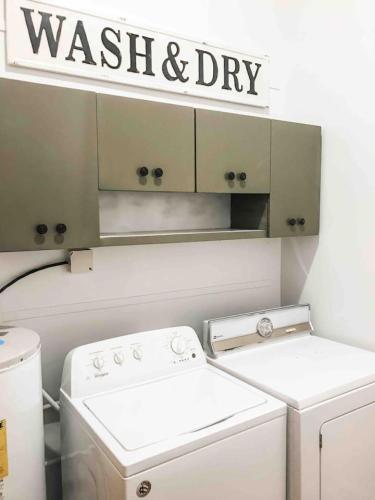 Φωτογραφία από το άλμπουμ του 1BR Apt. w KING Bed on 30A .4 mi to Beach σε Santa Rosa Beach