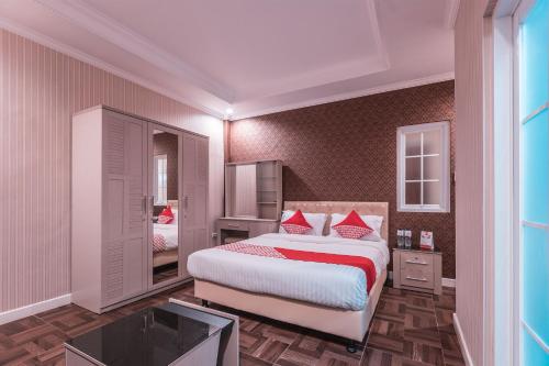 Postel nebo postele na pokoji v ubytování Super OYO Capital O 371 Kwitang Guest House