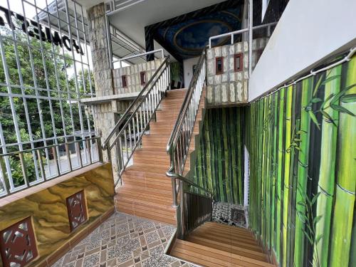 Балкон или терраса в Hotel O Batodupi Guesthouse Syariah Near Buttu Kasambi