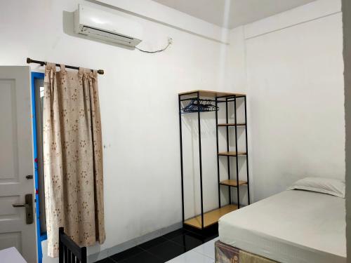 Фотография из галереи Hotel O Azwa Gh Katingan Near Lapangan Sepak Bola Pegatan Hilir в городе Pagatan