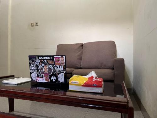 Гостиная зона в Hotel O Azwa Gh Katingan Near Lapangan Sepak Bola Pegatan Hilir
