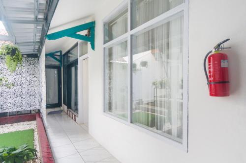 Fotografie z fotogalerie ubytování OYO Life 3055 Rumah Enin v destinaci Bandung