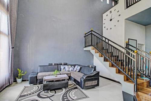 Гостиная зона в OYO Life 91177 Desa Wisata Duren Sari