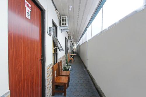Φωτογραφία από το άλμπουμ του OYO 91842 Tahesa Guesthouse Syariah σε Cilacap