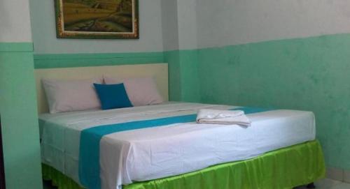 Ένα ή περισσότερα κρεβάτια σε δωμάτιο στο Hotel O Nilam Guest HouseNearYani Heahlerr