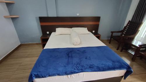Ένα ή περισσότερα κρεβάτια σε δωμάτιο στο Hotel O Nilam Guest HouseNearYani Heahlerr