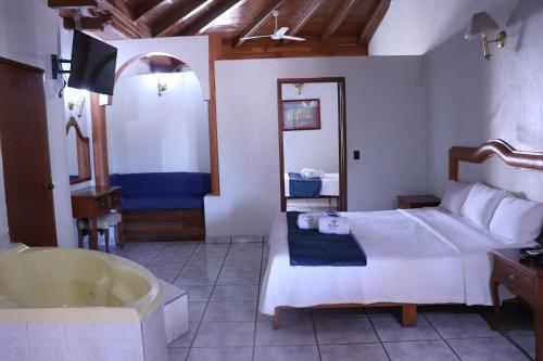 a bedroom with a bed and a bath tub at Hotel Frances in Guadalajara