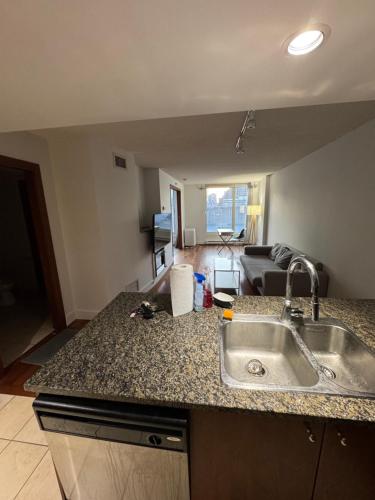 Η κουζίνα ή μικρή κουζίνα στο Cozy 1 bedroom in the heart of Old Port Montreal