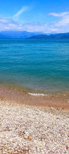 a view of a beach with the blue water at Casavilma 3 in Cavalcaselle