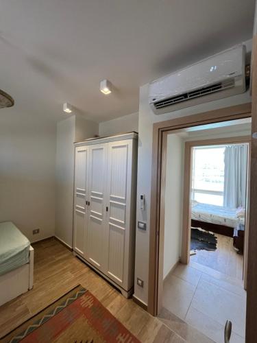 Postel nebo postele na pokoji v ubytování Chalet in il monte galala for a relaxing vacation