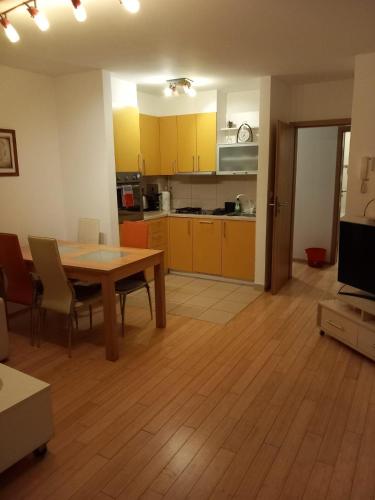 Apartments with parking space Zagreb - 24134