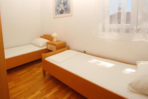 Apartments with parking space Baska, Krk - 24175