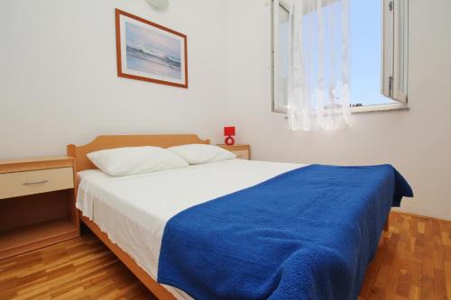 Apartments with parking space Baska, Krk - 24175