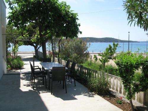 Apartments by the sea Barbat, Rab - 24217