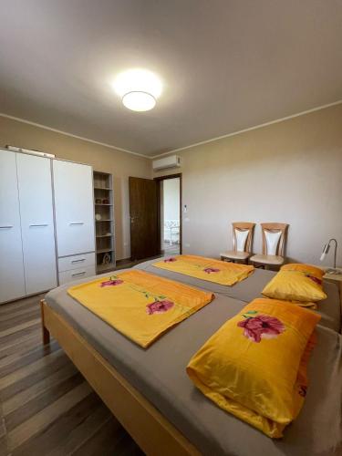 Postel nebo postele na pokoji v ubytování SchöneAussicht