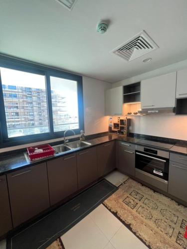Kitchen o kitchenette sa ALmouj Lagoon